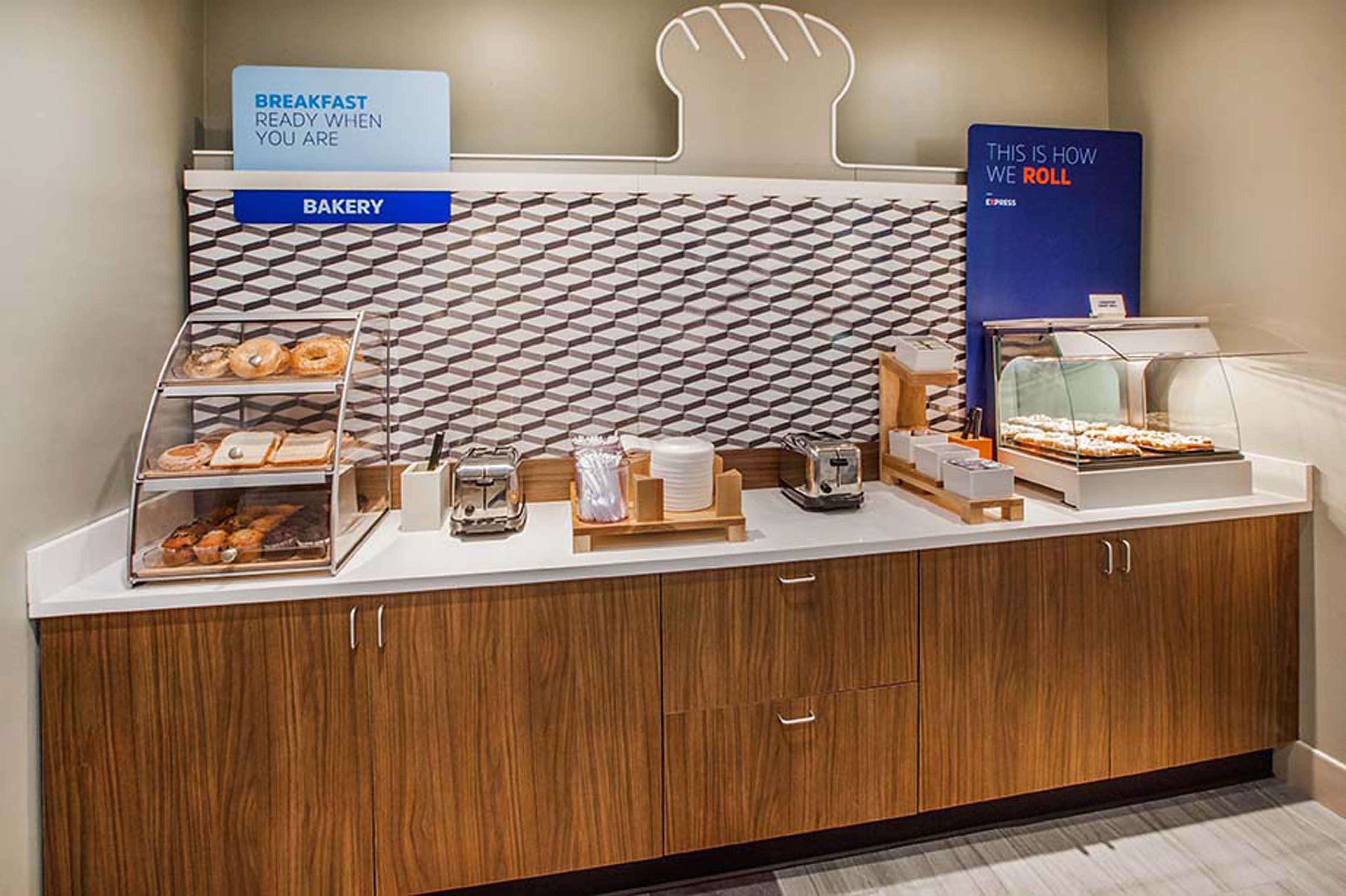 Holiday Inn Express Forsyth By Ihg Εξωτερικό φωτογραφία
